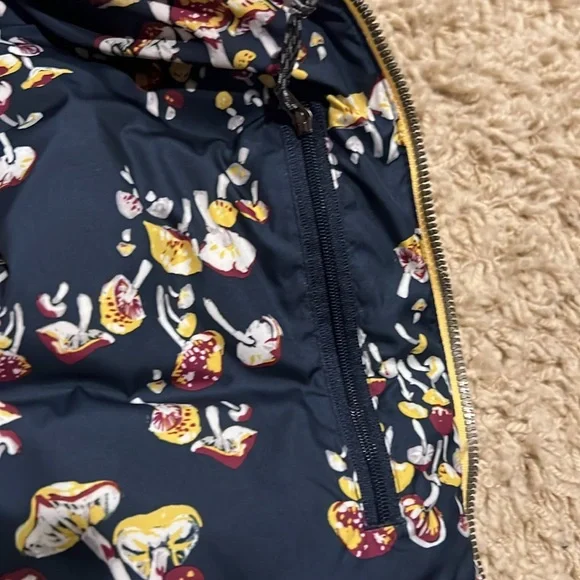 Patagonia Bivy Hooded Puffer Vest Style 27746 Sulpher Yellow Navy Blue - Picture 6 of 7